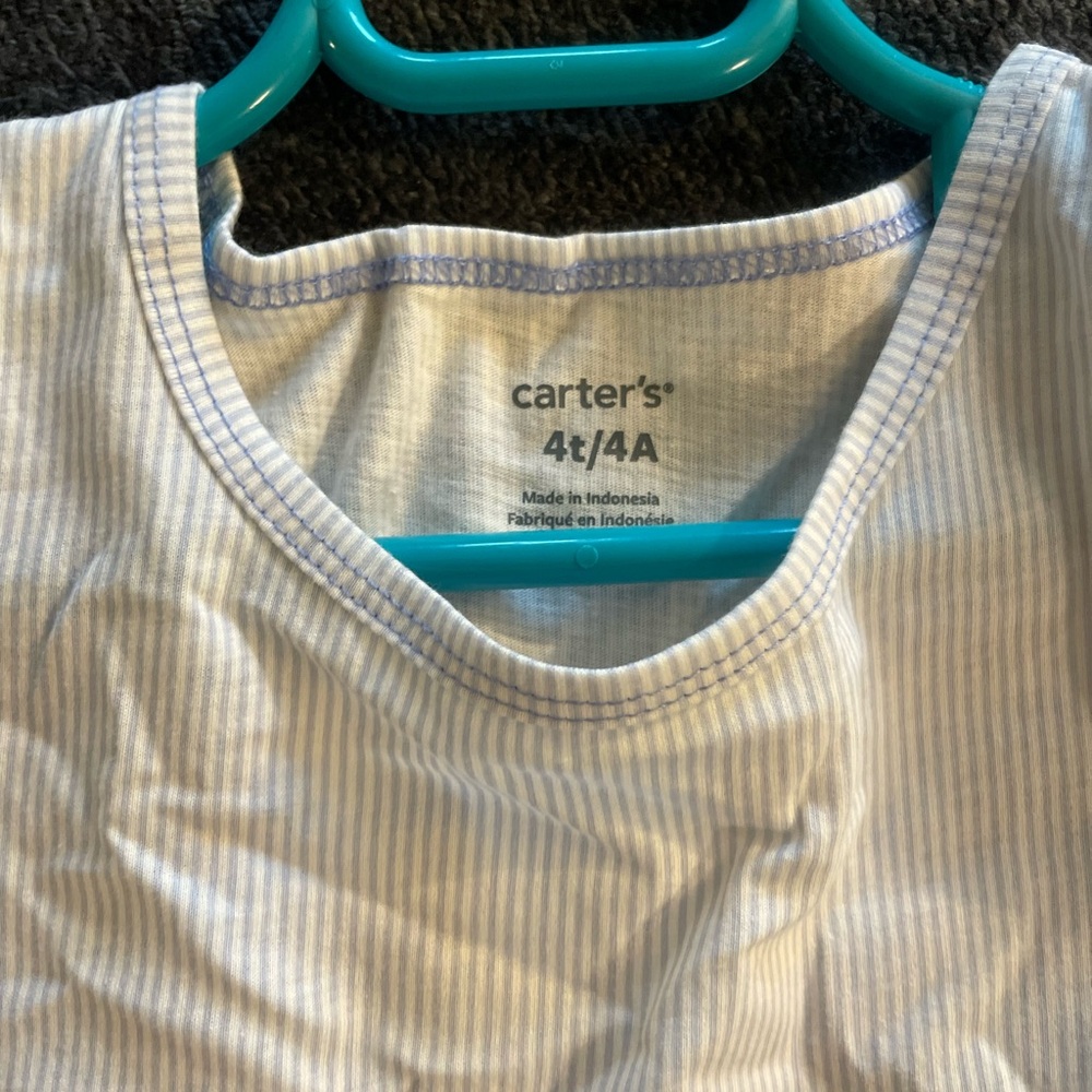 Brand: carters 
Color : light blue and white with floral 
Size 4T